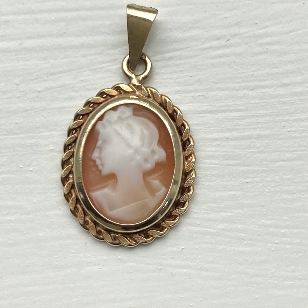 Vintage pendant charm cameo 14k yellow gold stamped 585